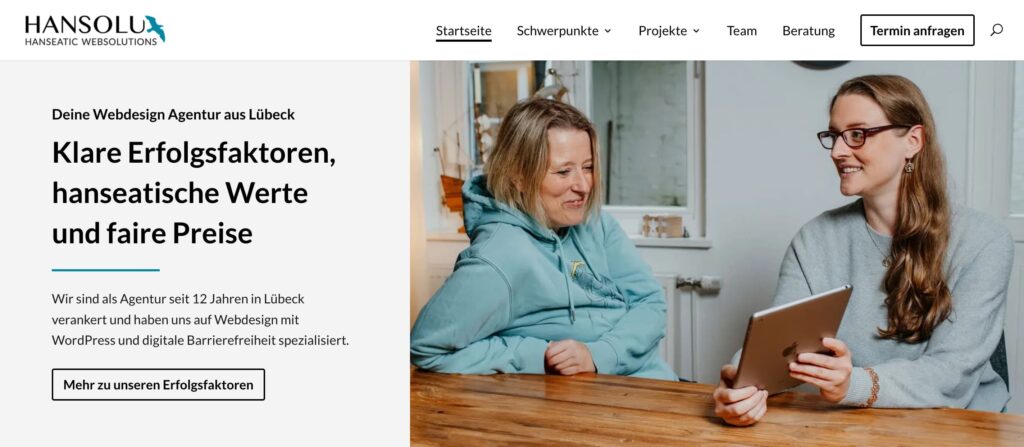 Neuer Einstiegsbereich unserer HANSOLU-Website mit Titeltext in einer separaten Split-Sektion.